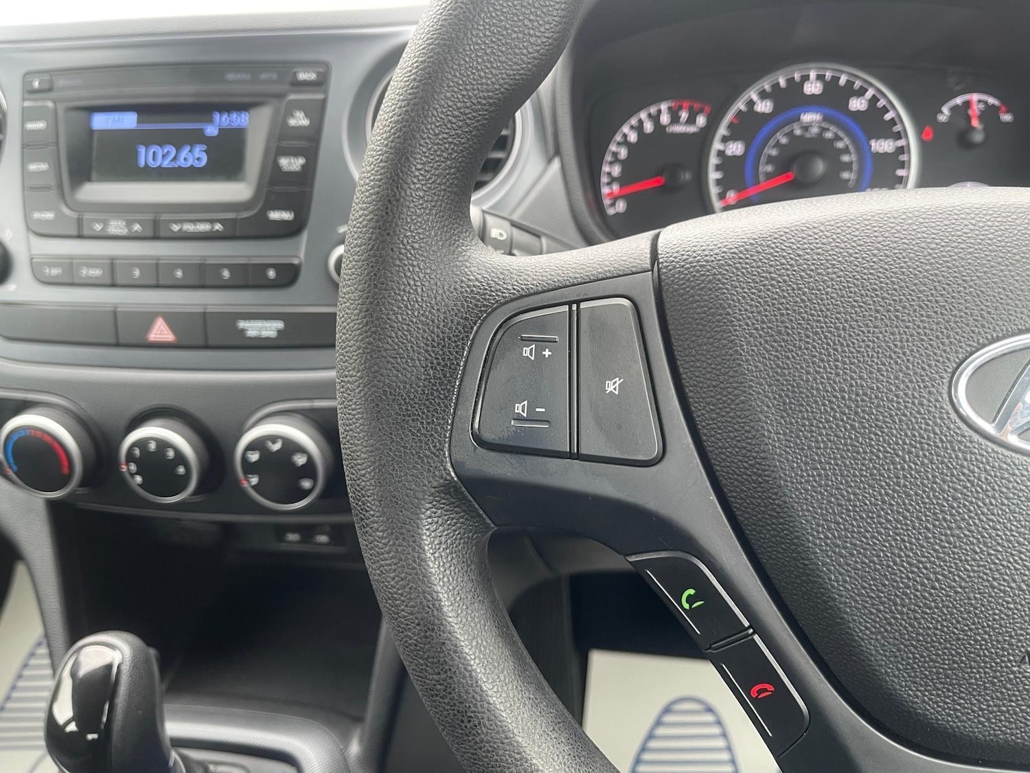 Used Hyundai i10 2017 for sale - 78072231: Photo 18