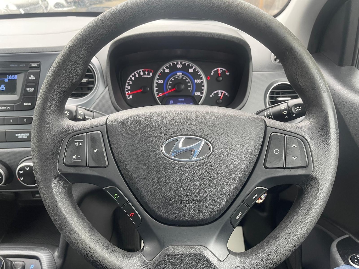 Used Hyundai i10 2017 for sale - 78072231: Photo 28