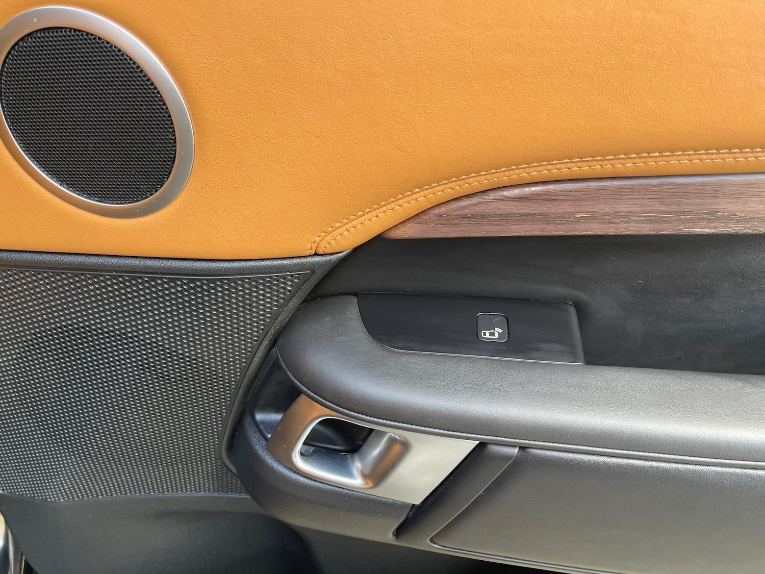 Used Land Rover Discovery 2020 for sale - 78071938: Photo 9