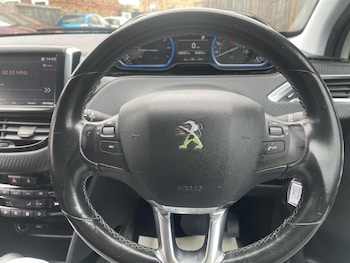 Used Peugeot 2008 2017 for sale - 78695461: Photo