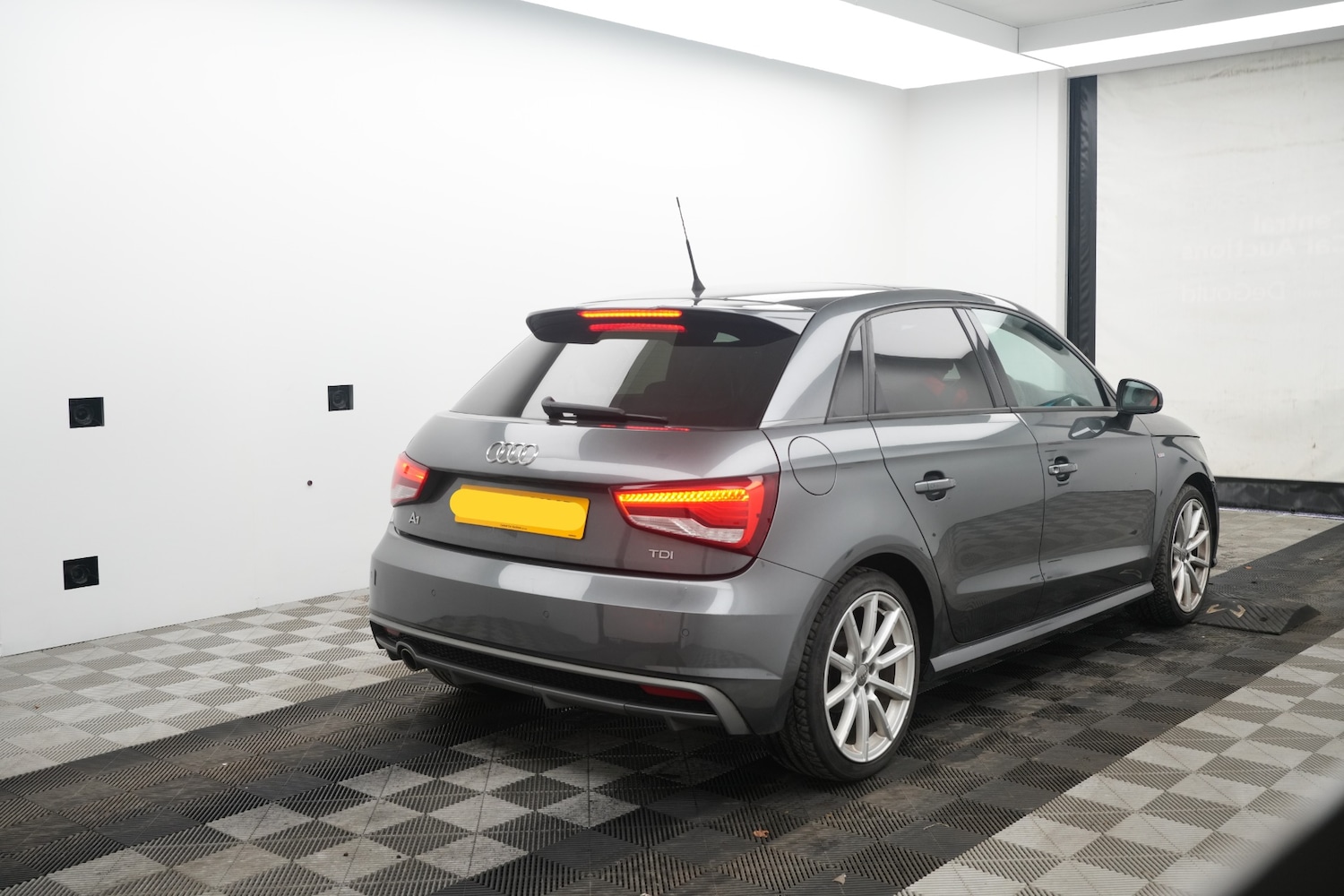 Used Audi A1 2015 for sale - 76571278: Photo 2