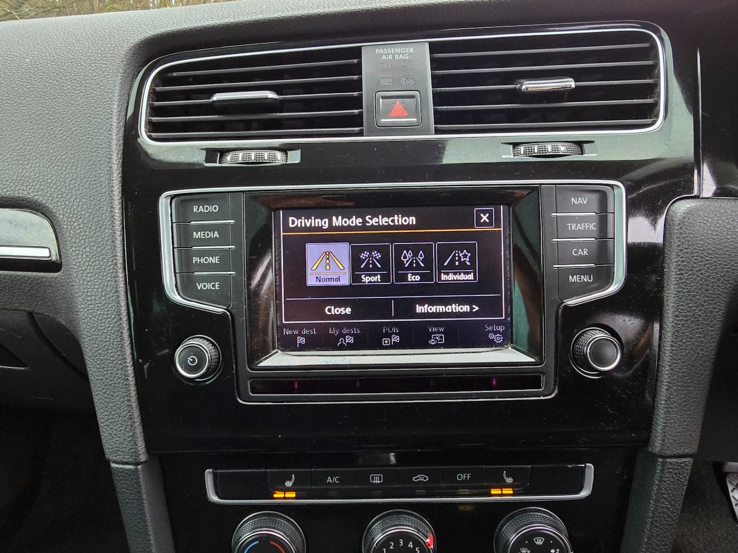 Used Volkswagen Golf 2013 for sale - 76669490: Photo 18