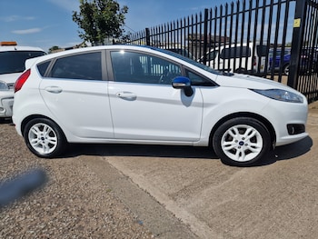 2017 (17) - 1.25 82 Zetec White 5dr, LOW MILEAGE, FSH