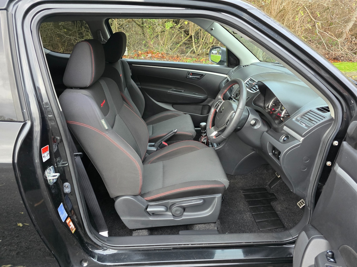 Used Suzuki Swift 2012 for sale - 76559623: Photo 12