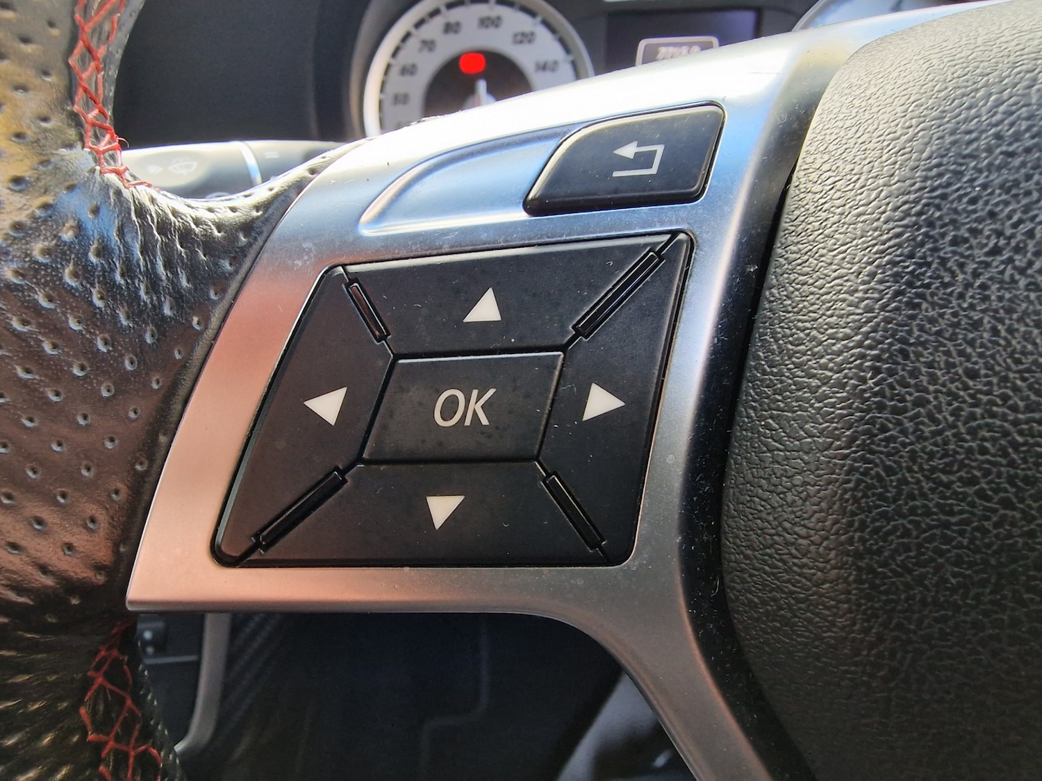 Used Mercedes-Benz A-Class 2015 for sale - 76384419: Photo 11