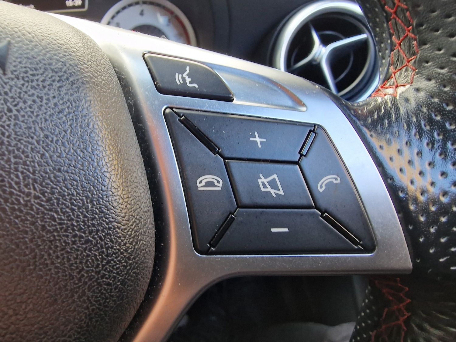 Used Mercedes-Benz A-Class 2015 for sale - 76384419: Photo 12