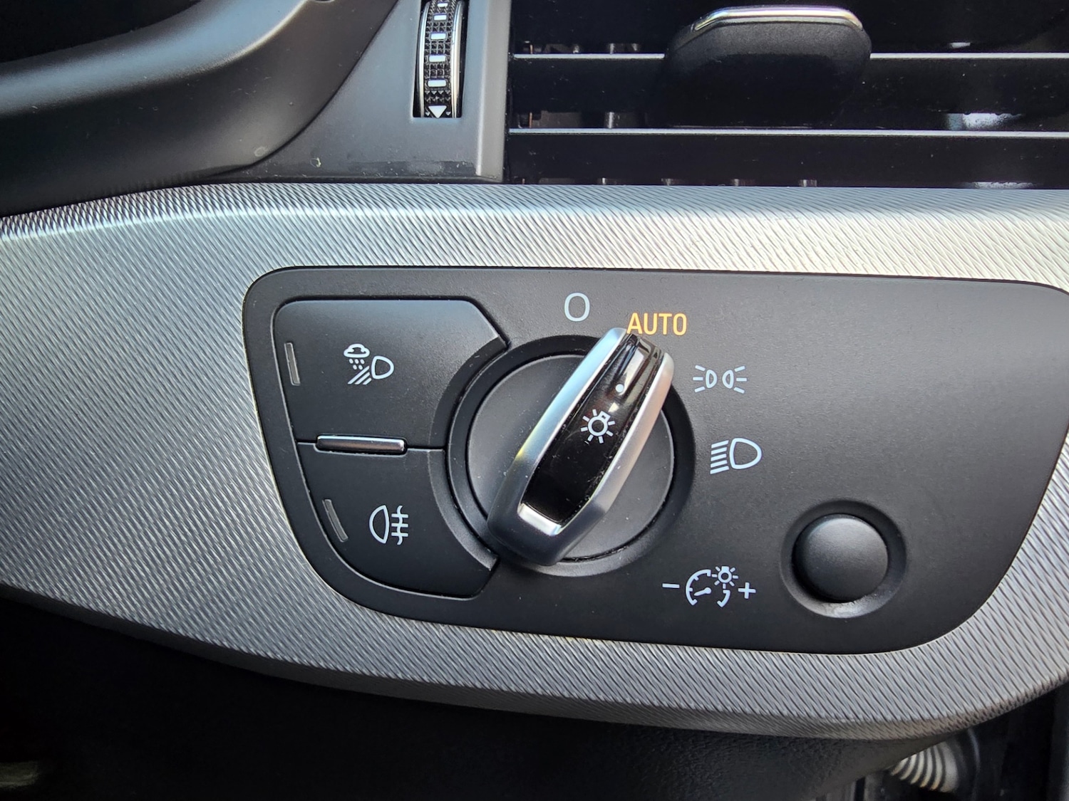 Used Audi A4 2017 for sale - 75807311: Photo 35