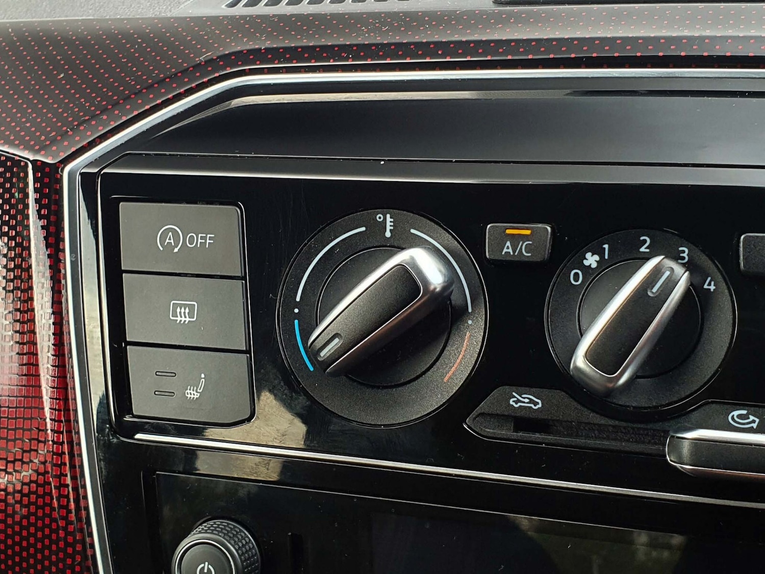 Used Volkswagen up! 2023 for sale - 76556909: Photo 24