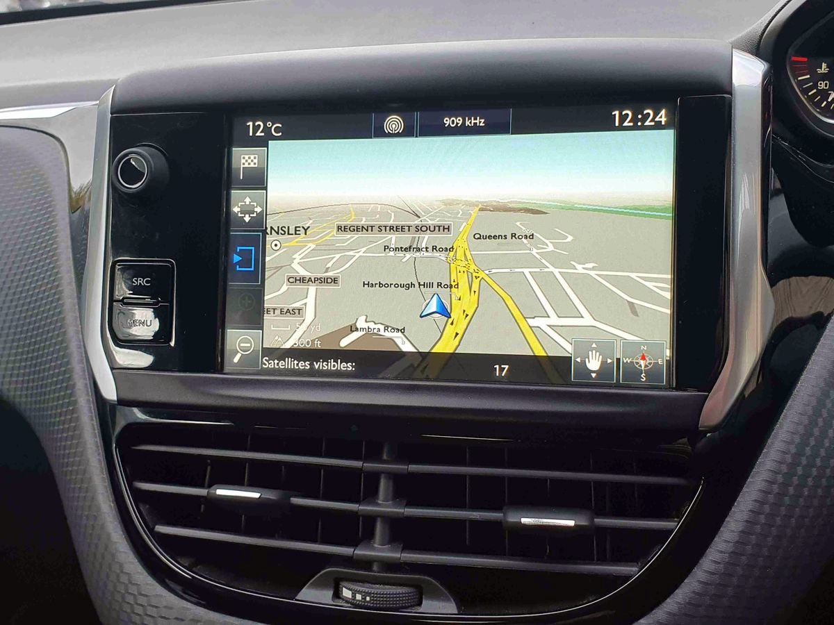 Used Peugeot 208 2015 for sale - 76745394: Photo 20