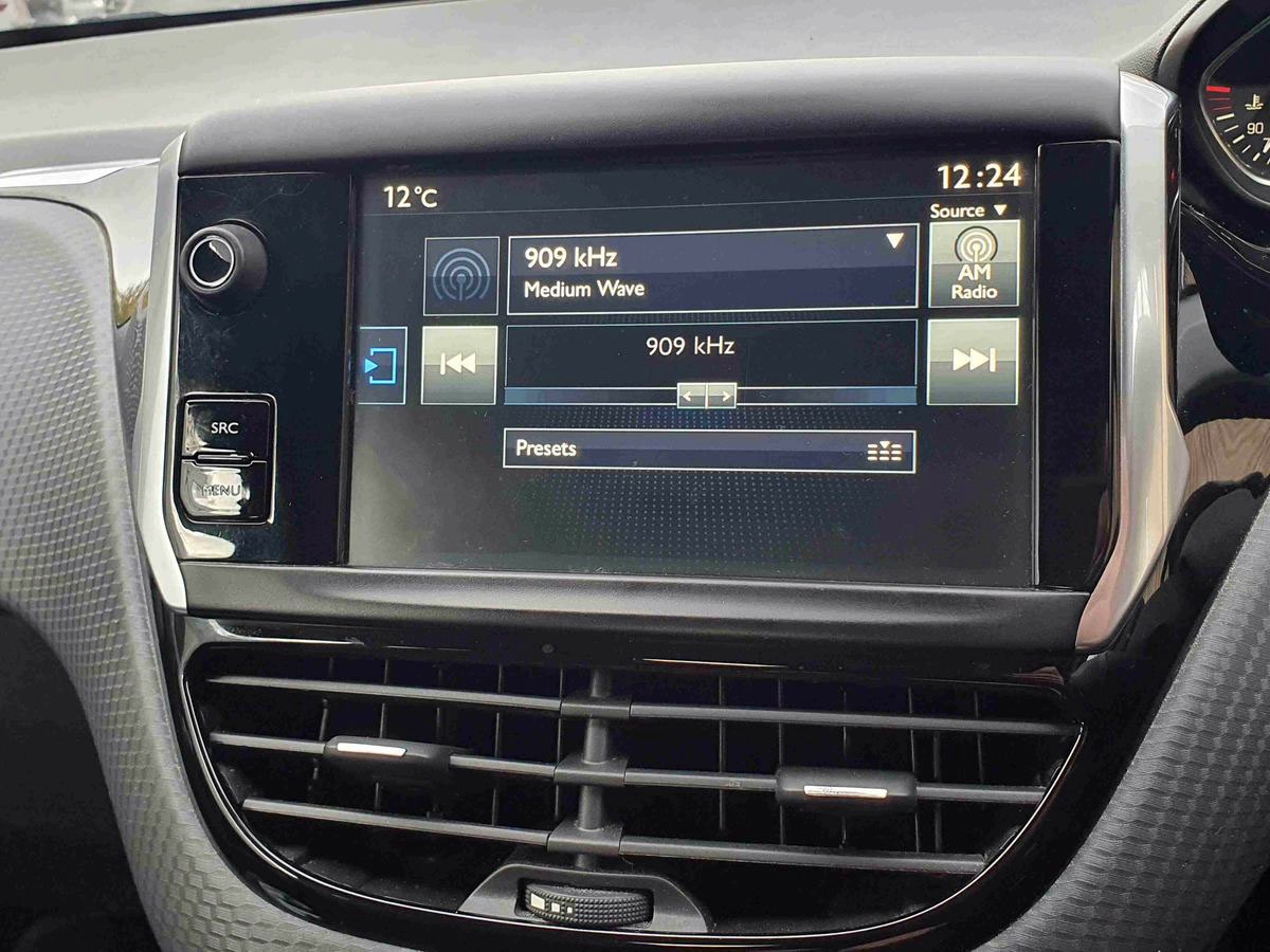 Used Peugeot 208 2015 for sale - 76745394: Photo 21