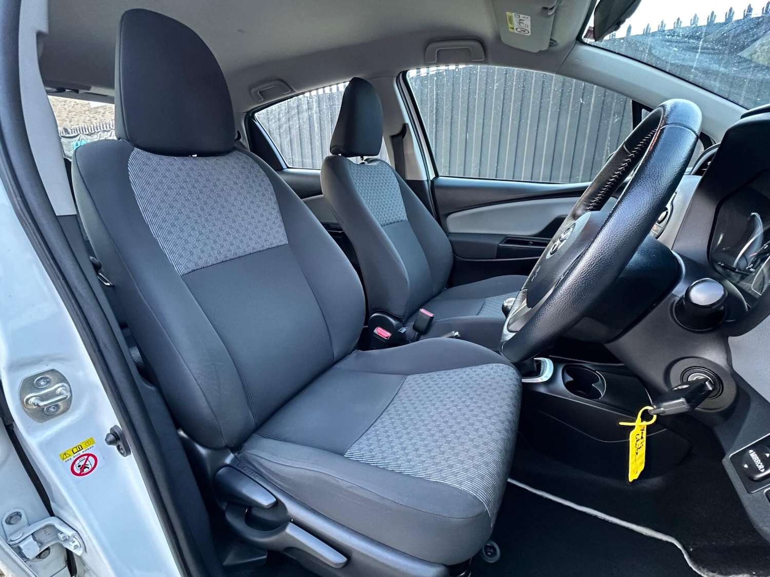 Used Toyota Yaris 2015 for sale - 76607993: Photo 11