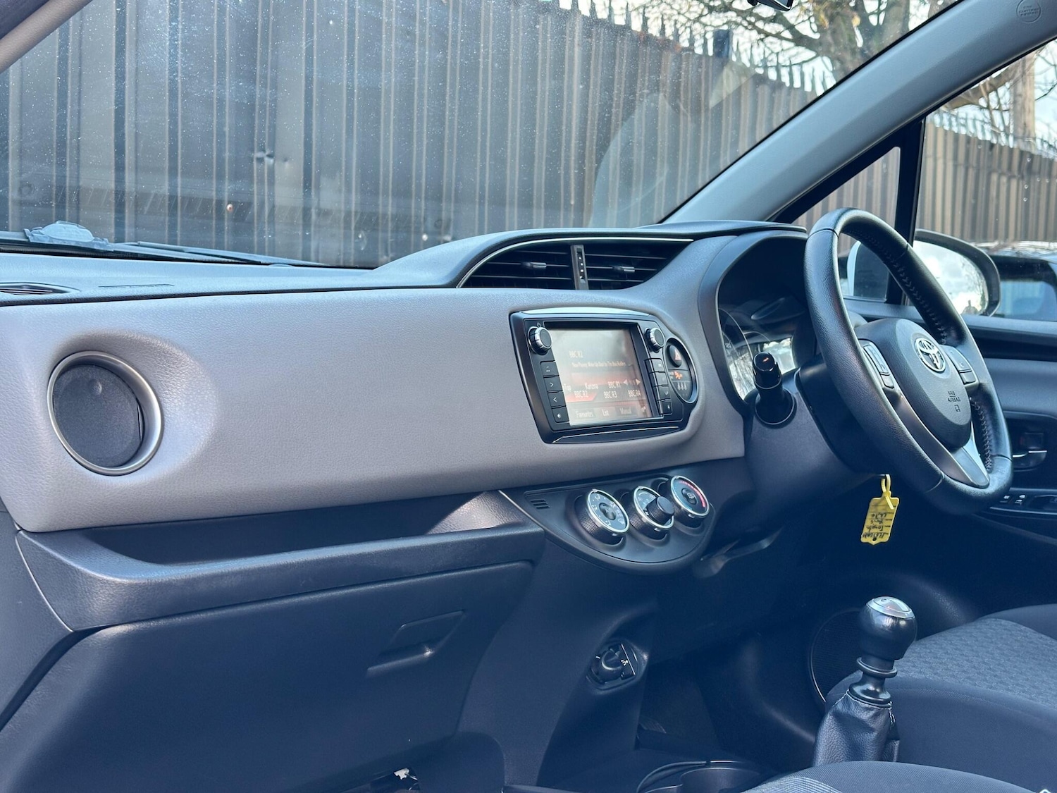 Used Toyota Yaris 2015 for sale - 76607993: Photo 13