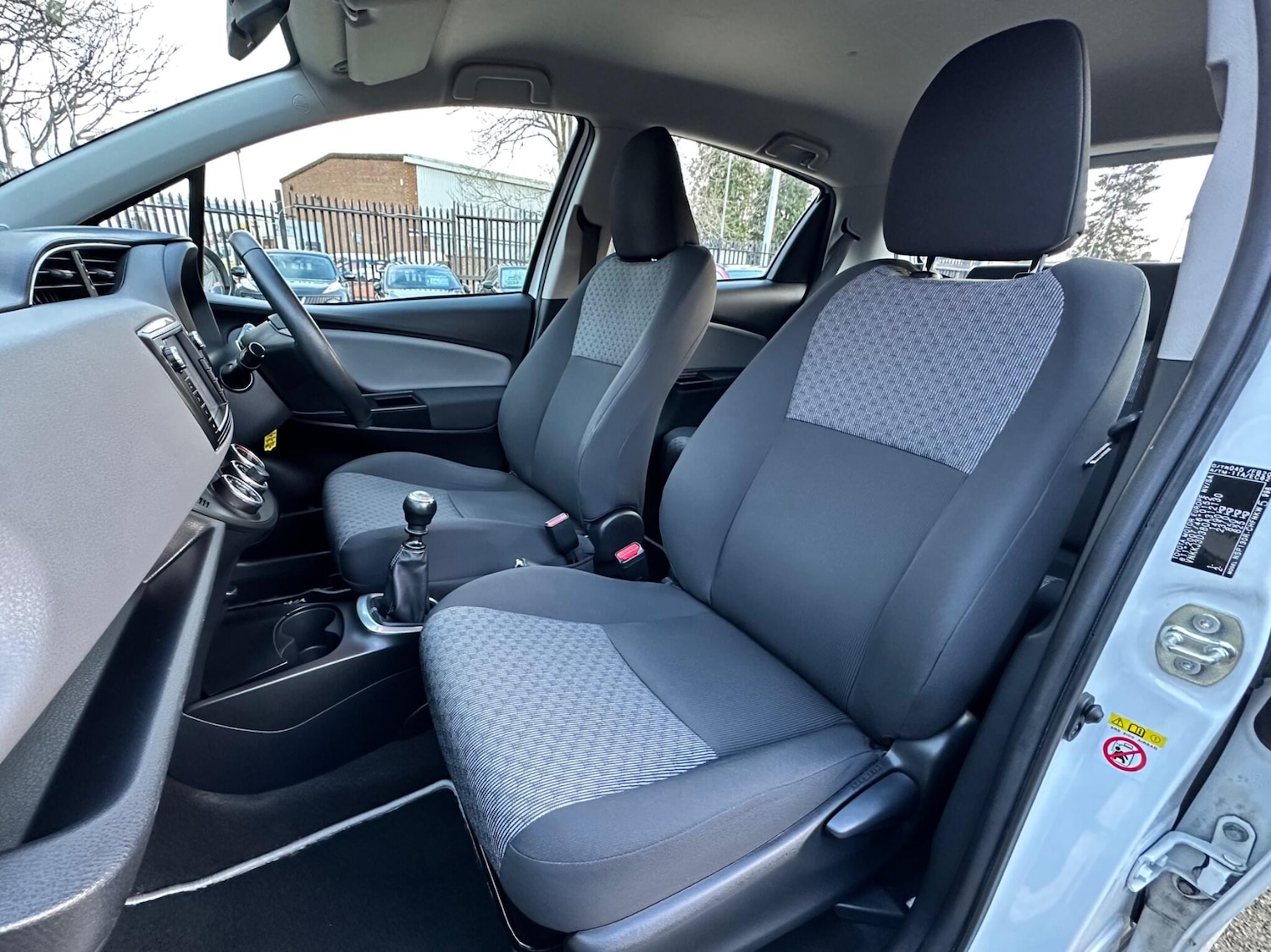 Used Toyota Yaris 2015 for sale - 76607993: Photo 14