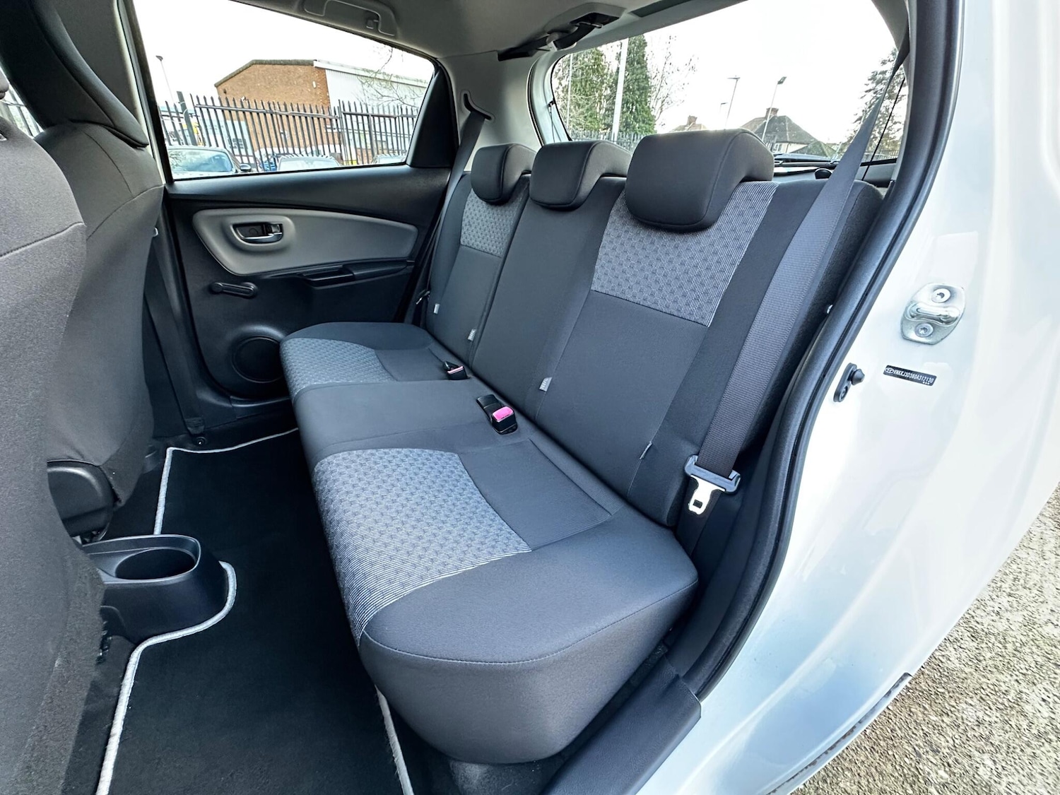 Used Toyota Yaris 2015 for sale - 76607993: Photo 15