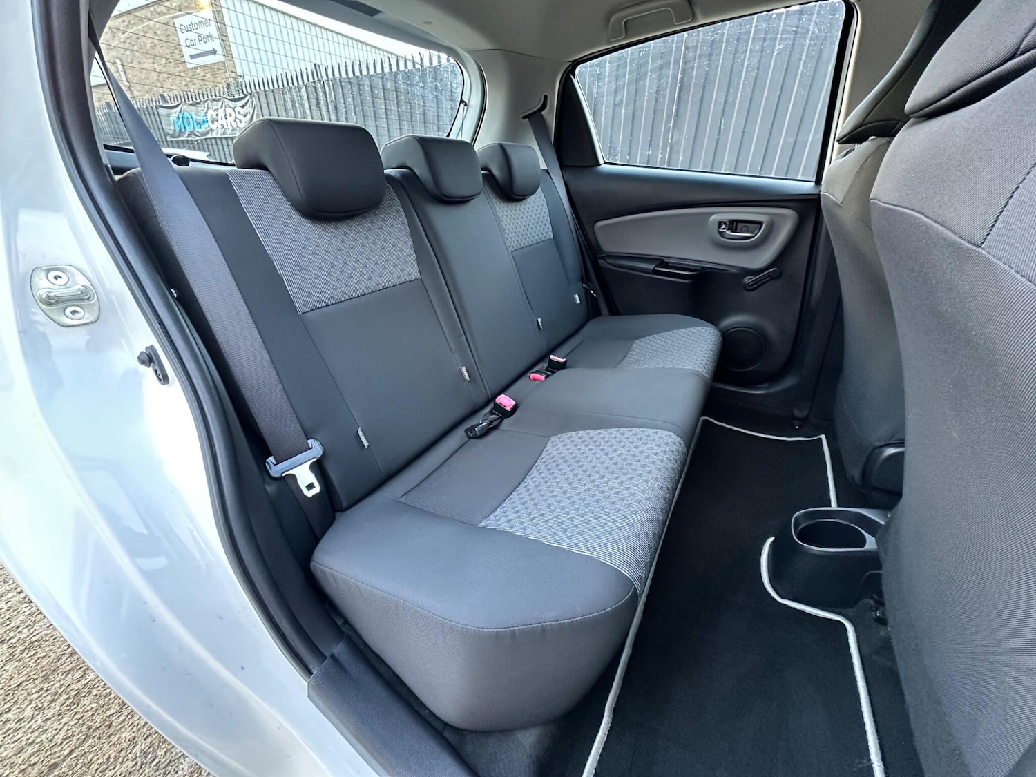 Used Toyota Yaris 2015 for sale - 76607993: Photo 16