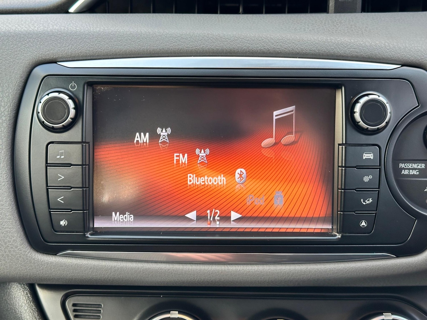 Used Toyota Yaris 2015 for sale - 76607993: Photo 24