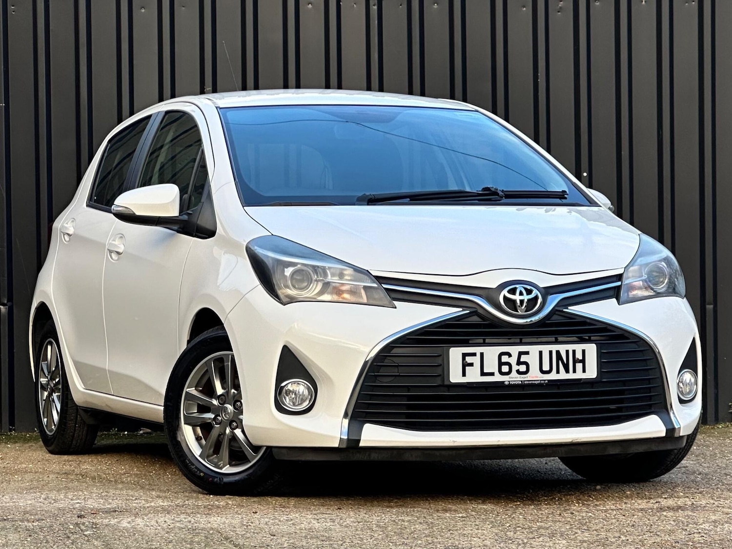Used Toyota Yaris 2015 for sale - 76607993: Photo 37