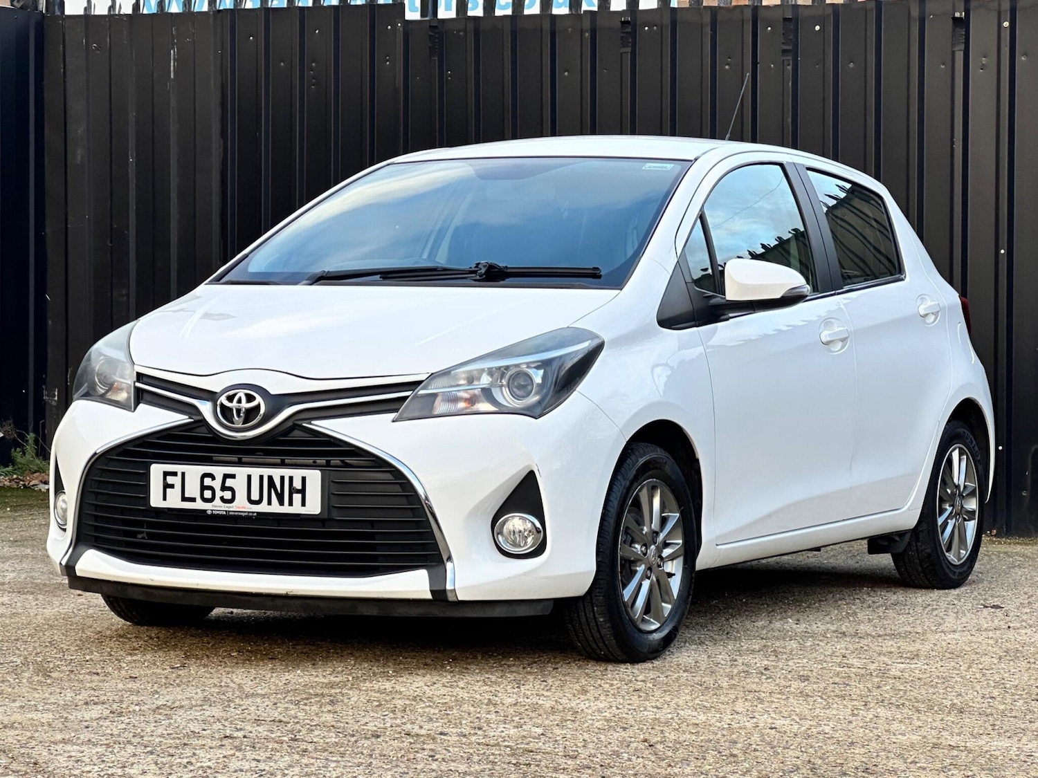 Used Toyota Yaris 2015 for sale - 76607993: Photo 4