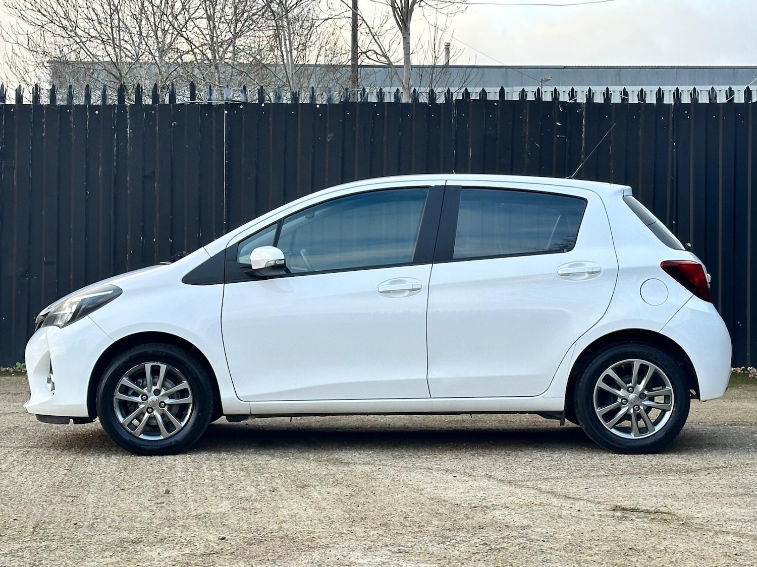 Used Toyota Yaris 2015 for sale - 76607993: Photo 5