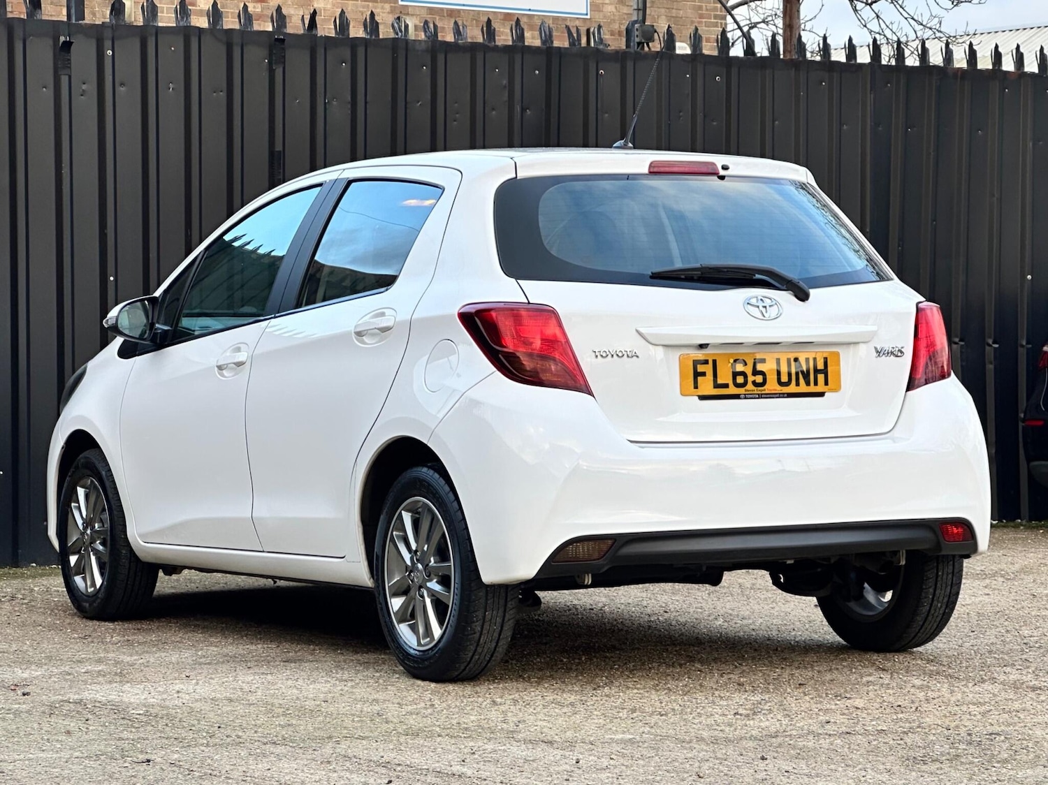 Used Toyota Yaris 2015 for sale - 76607993: Photo 6