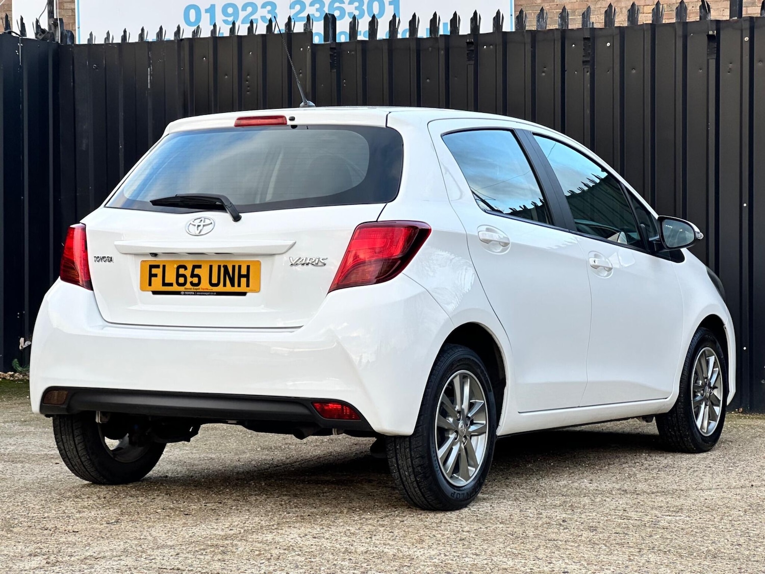 Used Toyota Yaris 2015 for sale - 76607993: Photo 8