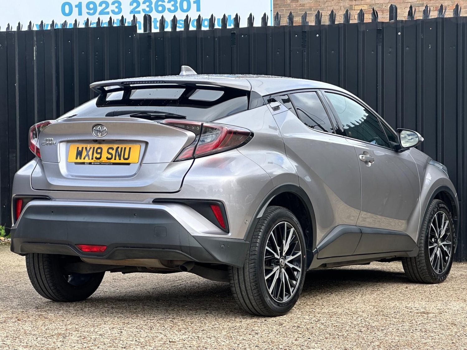 Used Toyota C-HR 2019 for sale - 76317804: Photo 9