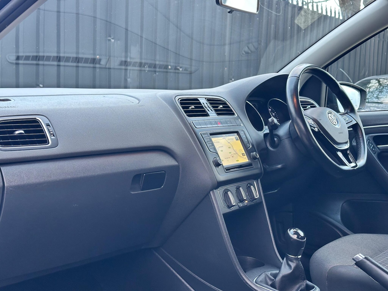 Used Volkswagen Polo 2015 for sale - 76701752: Photo 13