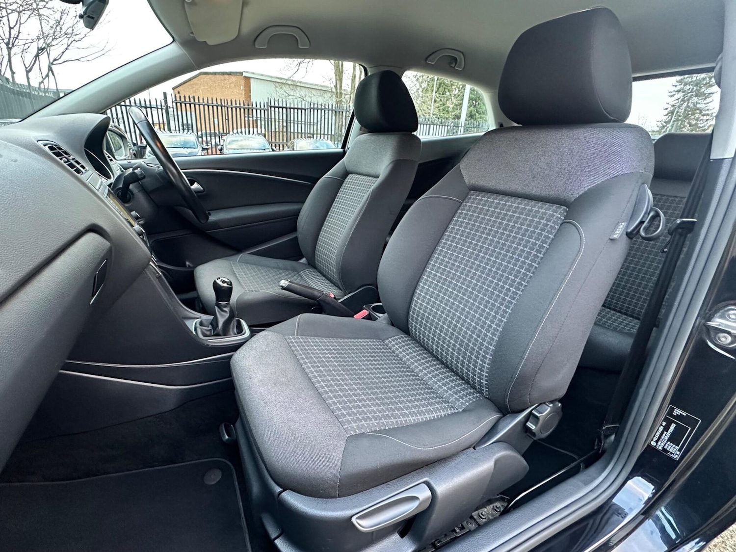 Used Volkswagen Polo 2015 for sale - 76701752: Photo 14