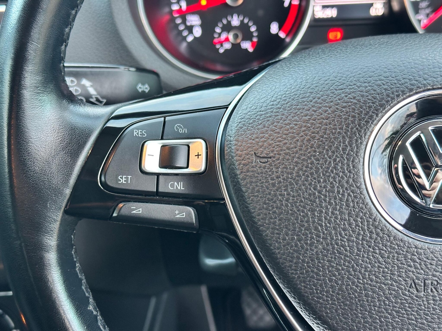 Used Volkswagen Polo 2015 for sale - 76701752: Photo 28