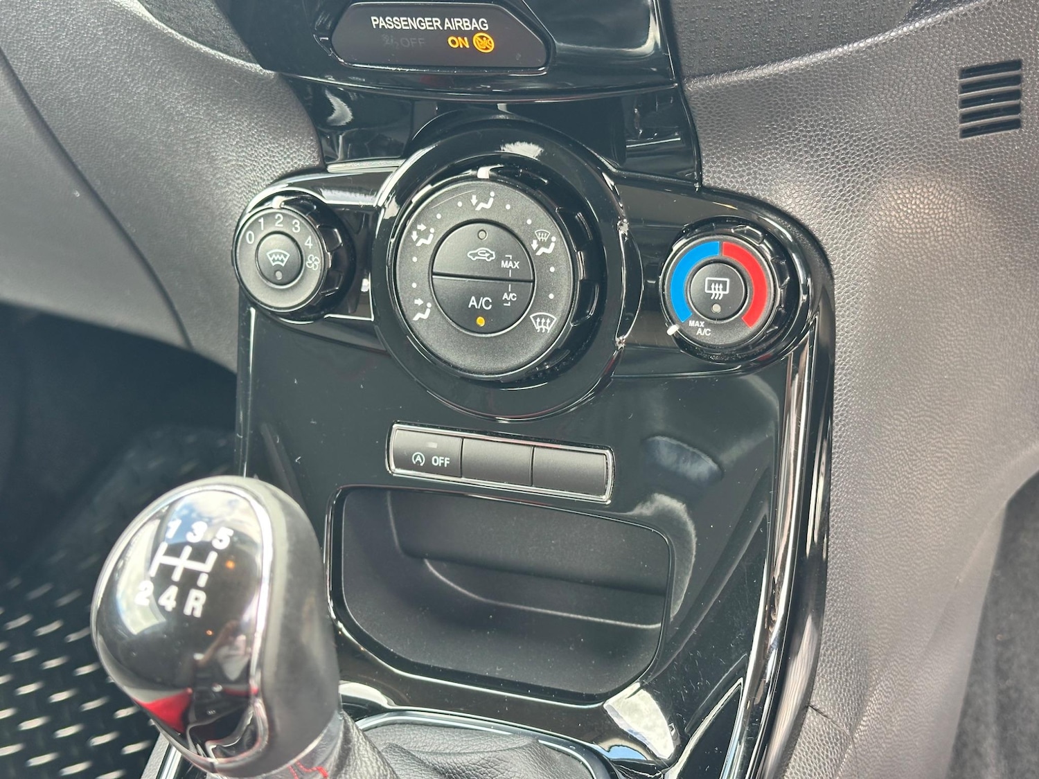 Used Ford Fiesta 2015 for sale - 76522103: Photo 20