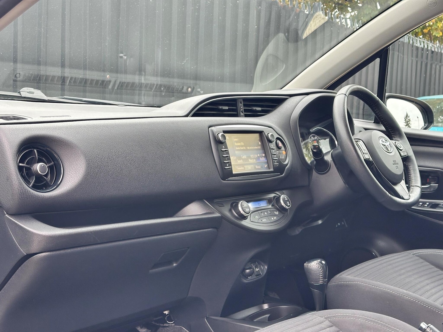 Used Toyota Yaris 2018 for sale - 76317844: Photo 13