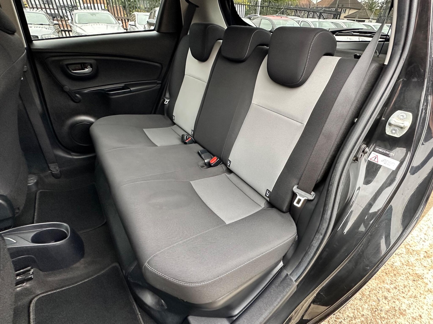 Used Toyota Yaris 2018 for sale - 76317844: Photo 15