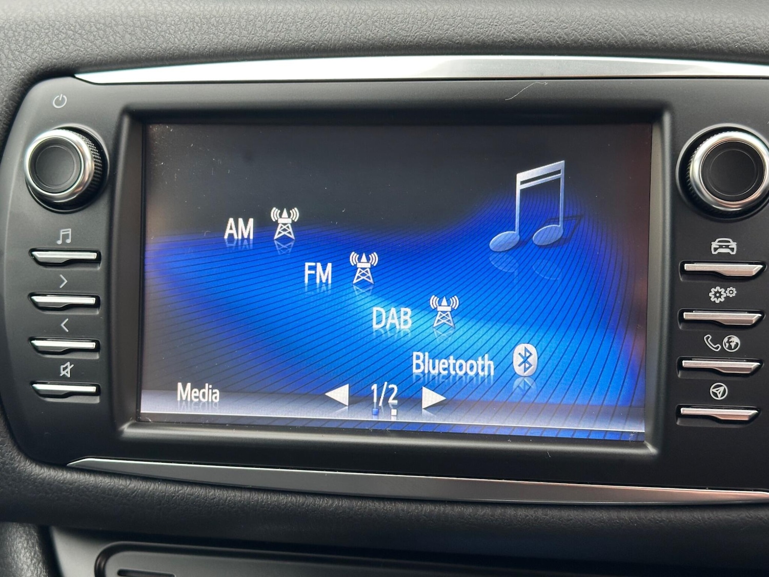 Used Toyota Yaris 2018 for sale - 76317844: Photo 24