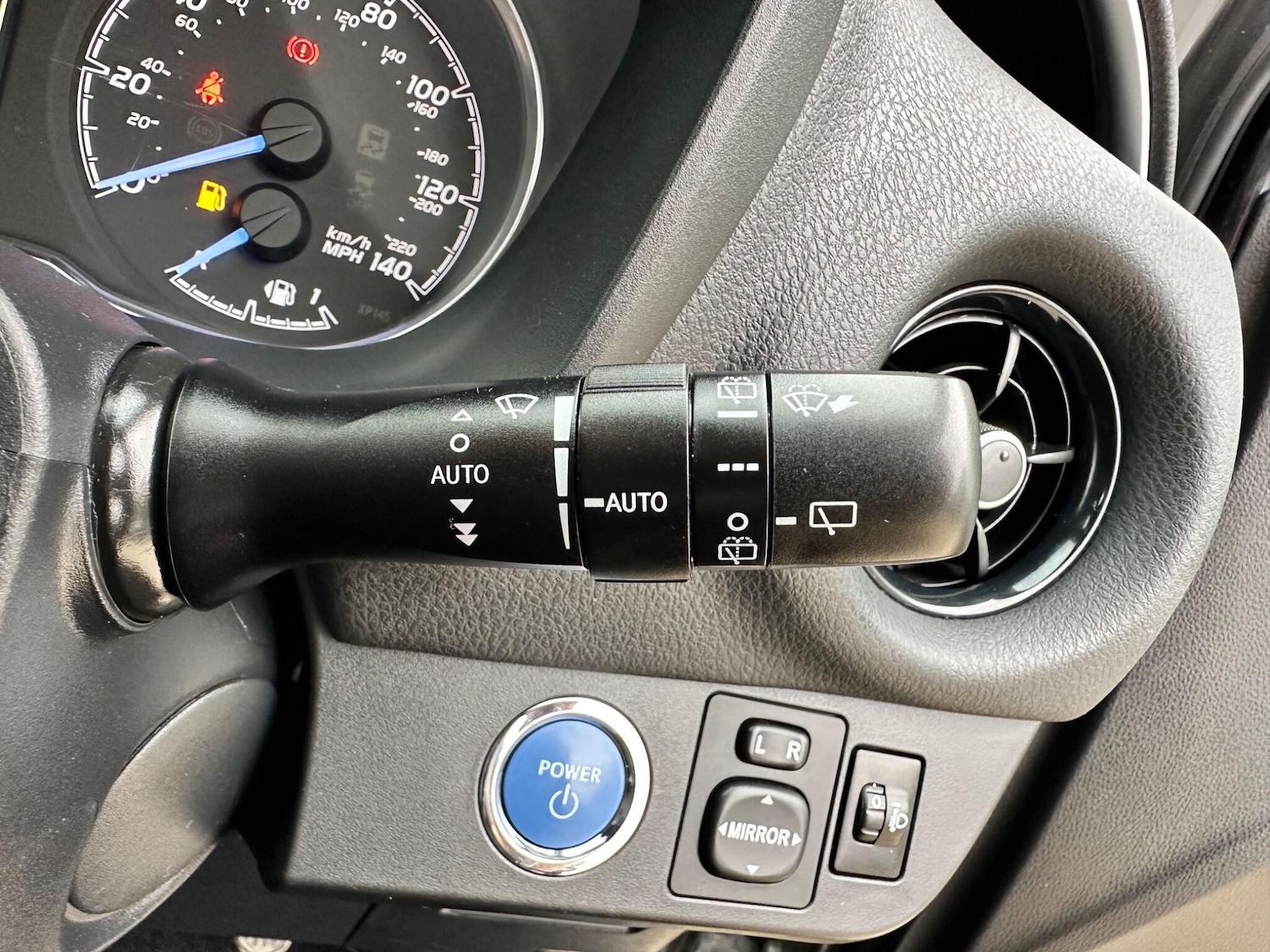 Used Toyota Yaris 2018 for sale - 76317844: Photo 32