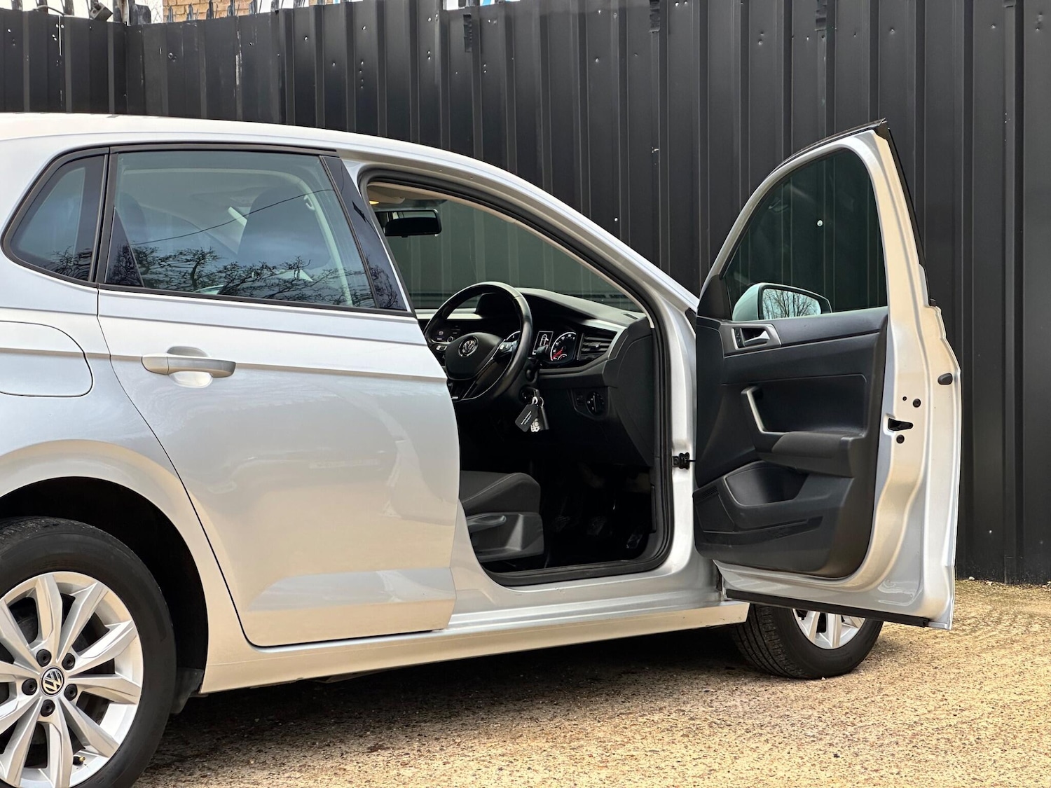 Used Volkswagen Polo 2018 for sale - 76701270: Photo 9