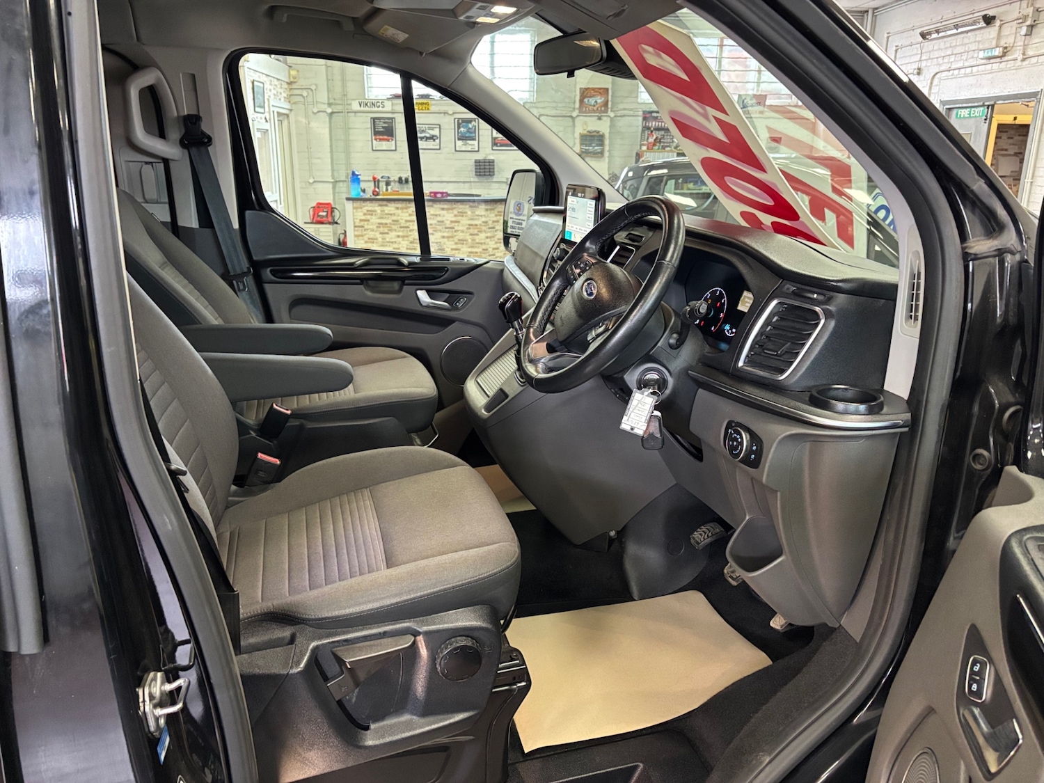 Used Ford Tourneo Custom 2018 for sale - 76076629: Photo 10