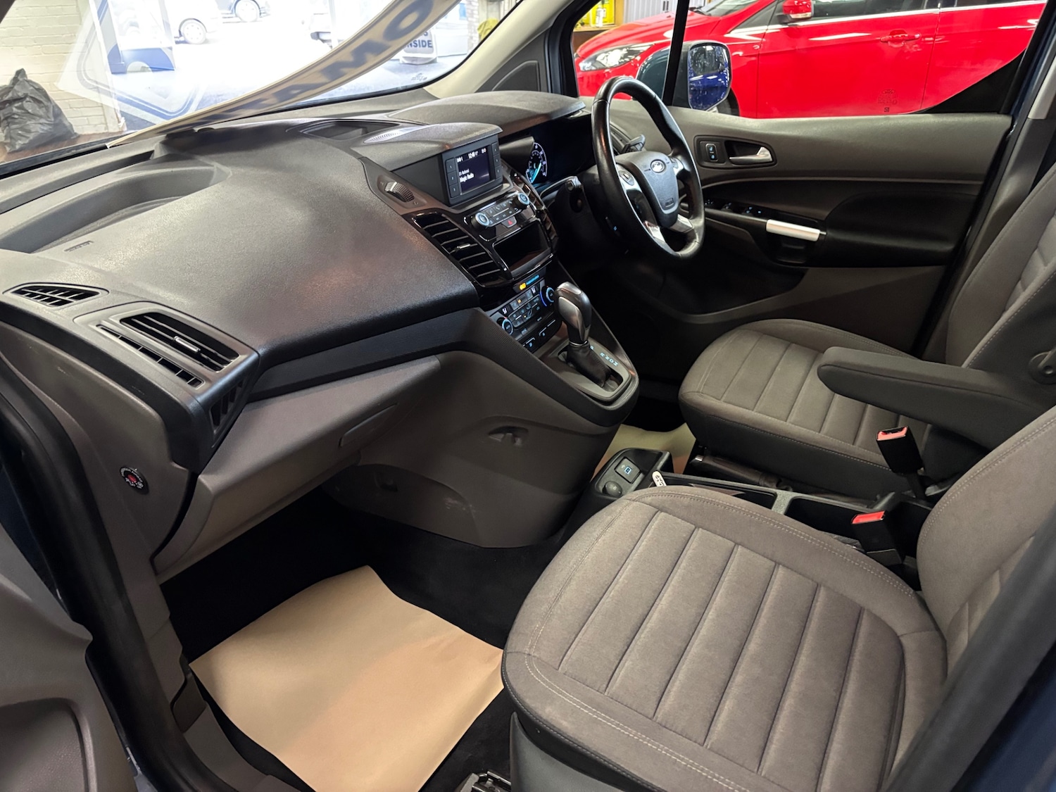 Used Ford Grand Tourneo Connect 2020 for sale - 76319939: Photo 16