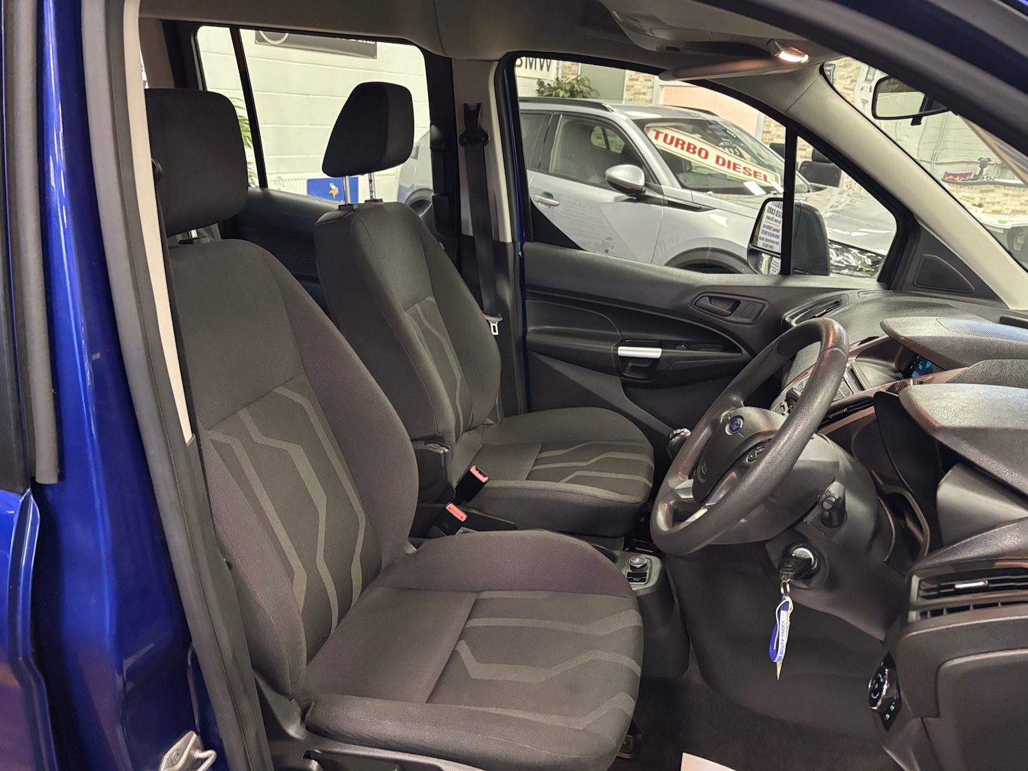 Used Ford Tourneo Connect 2015 for sale - 77397601: Photo 10
