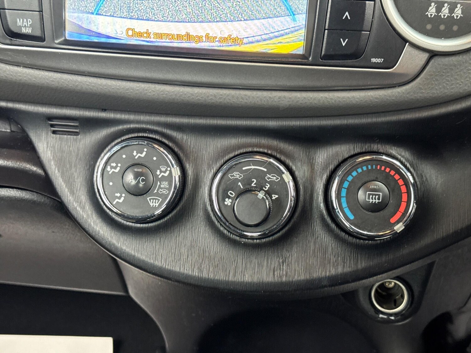 Used Toyota Yaris 2013 for sale - 77884907: Photo 18