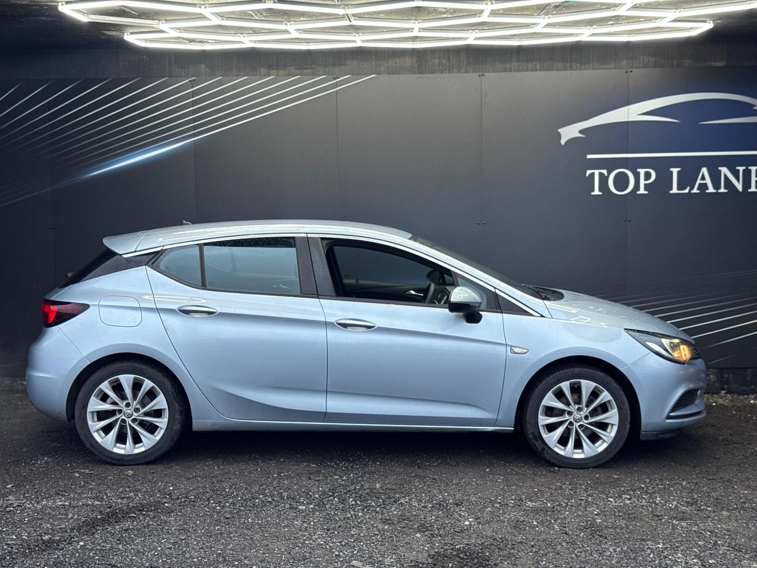 Used Vauxhall Astra 2017 for sale - 77884908: Photo 2