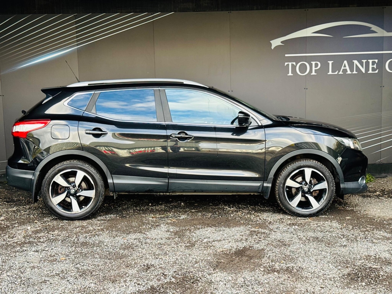 Used Nissan Qashqai 2015 for sale - 76136859: Photo 2