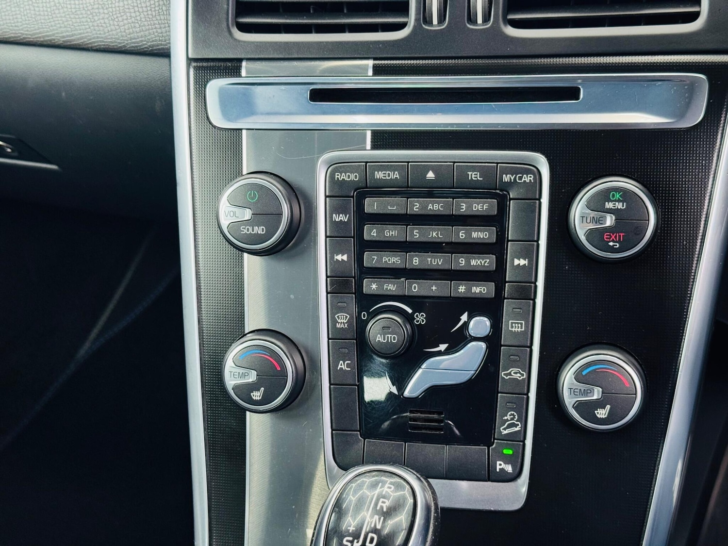 Used Volvo XC60 2014 for sale - 76952644: Photo 32