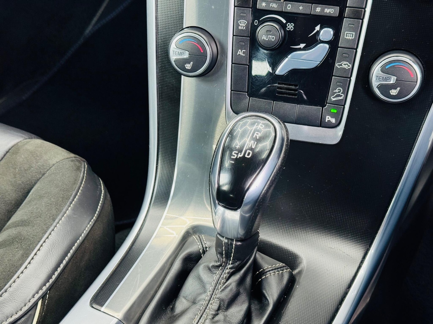 Used Volvo XC60 2014 for sale - 76952644: Photo 33