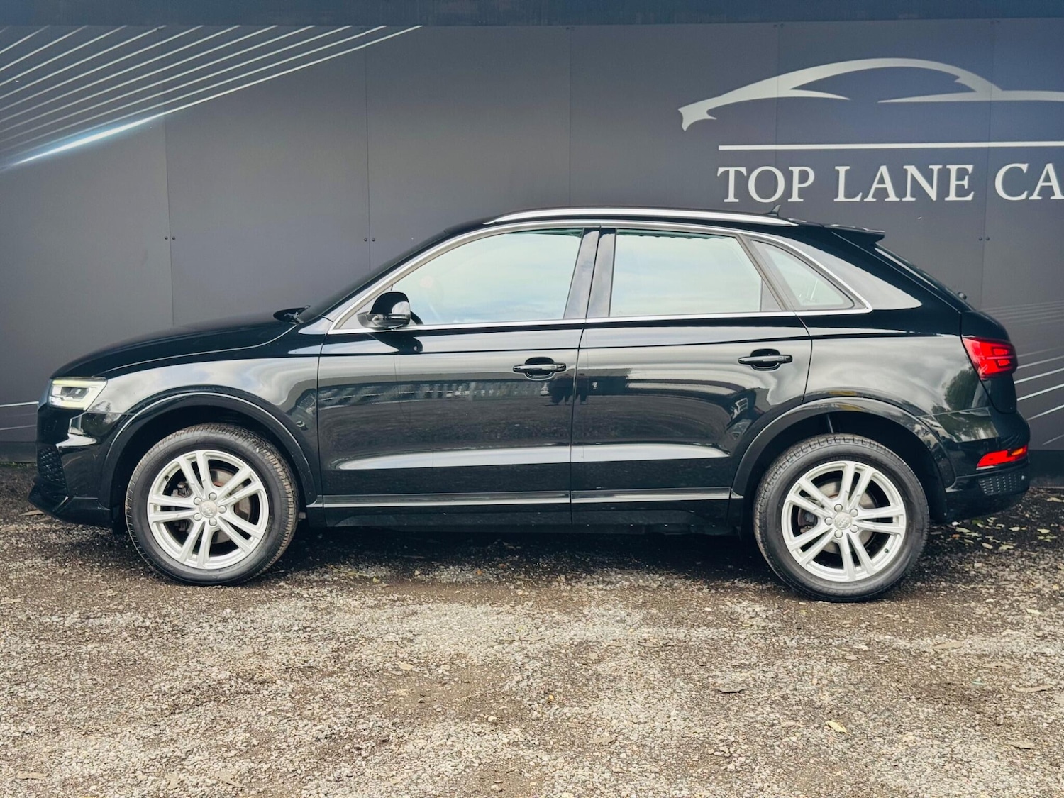 Used Audi Q3 2017 for sale - 76021004: Photo 2