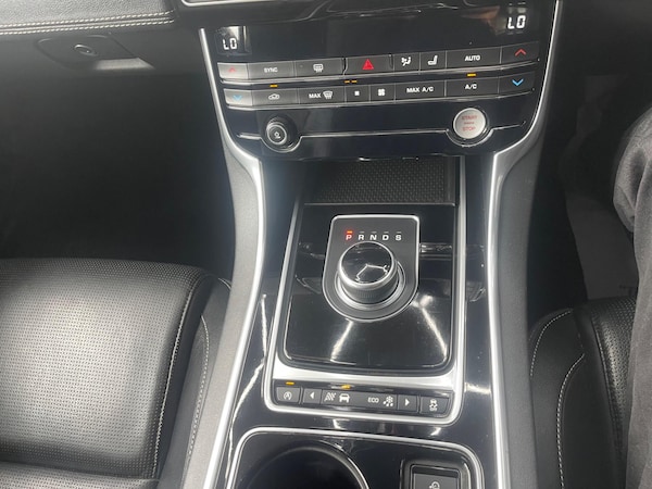 Used Jaguar XE 2017 for sale - 75543930: Photo 19