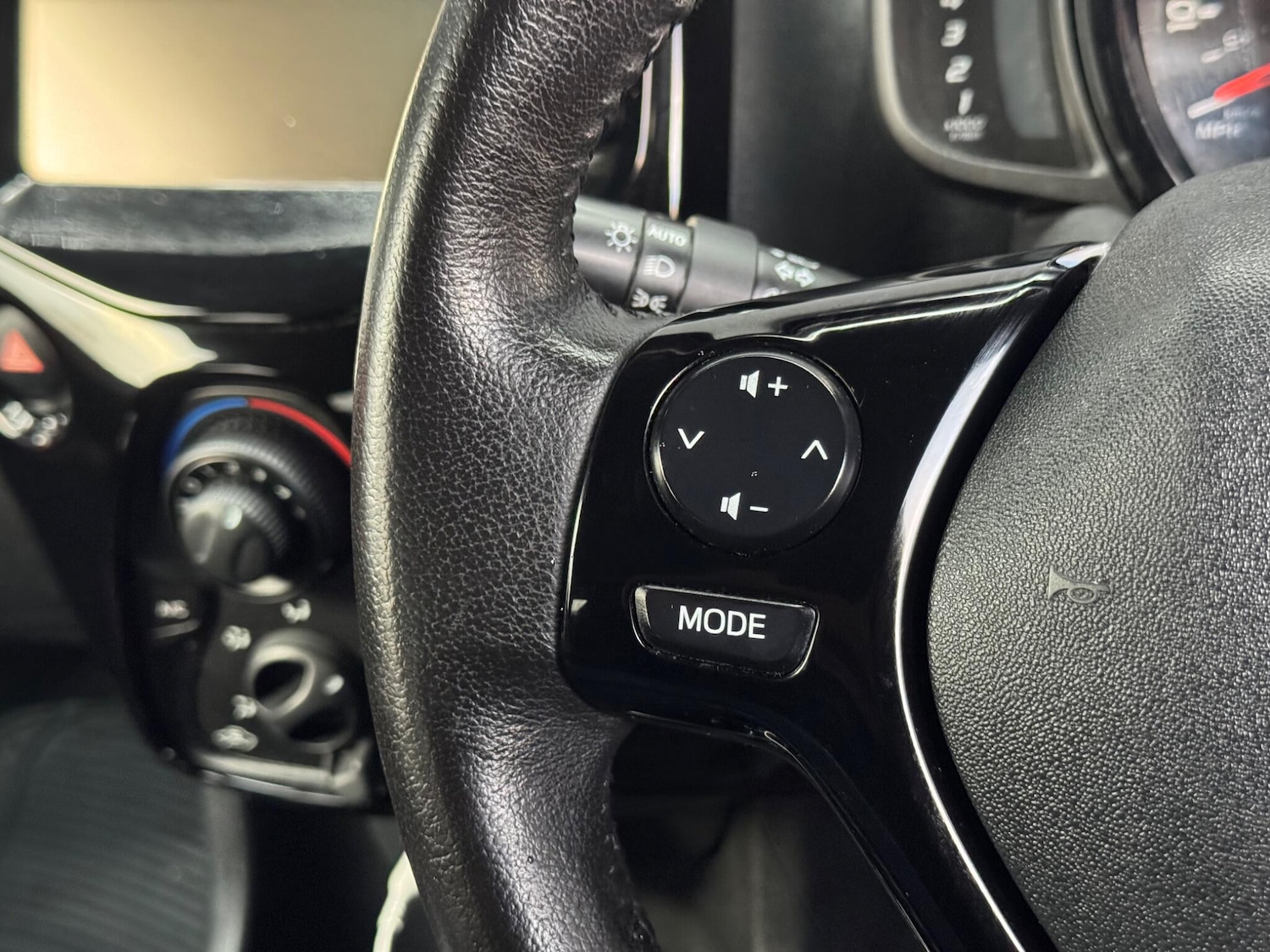 Used Peugeot 108 2015 for sale - 76573674: Photo 24