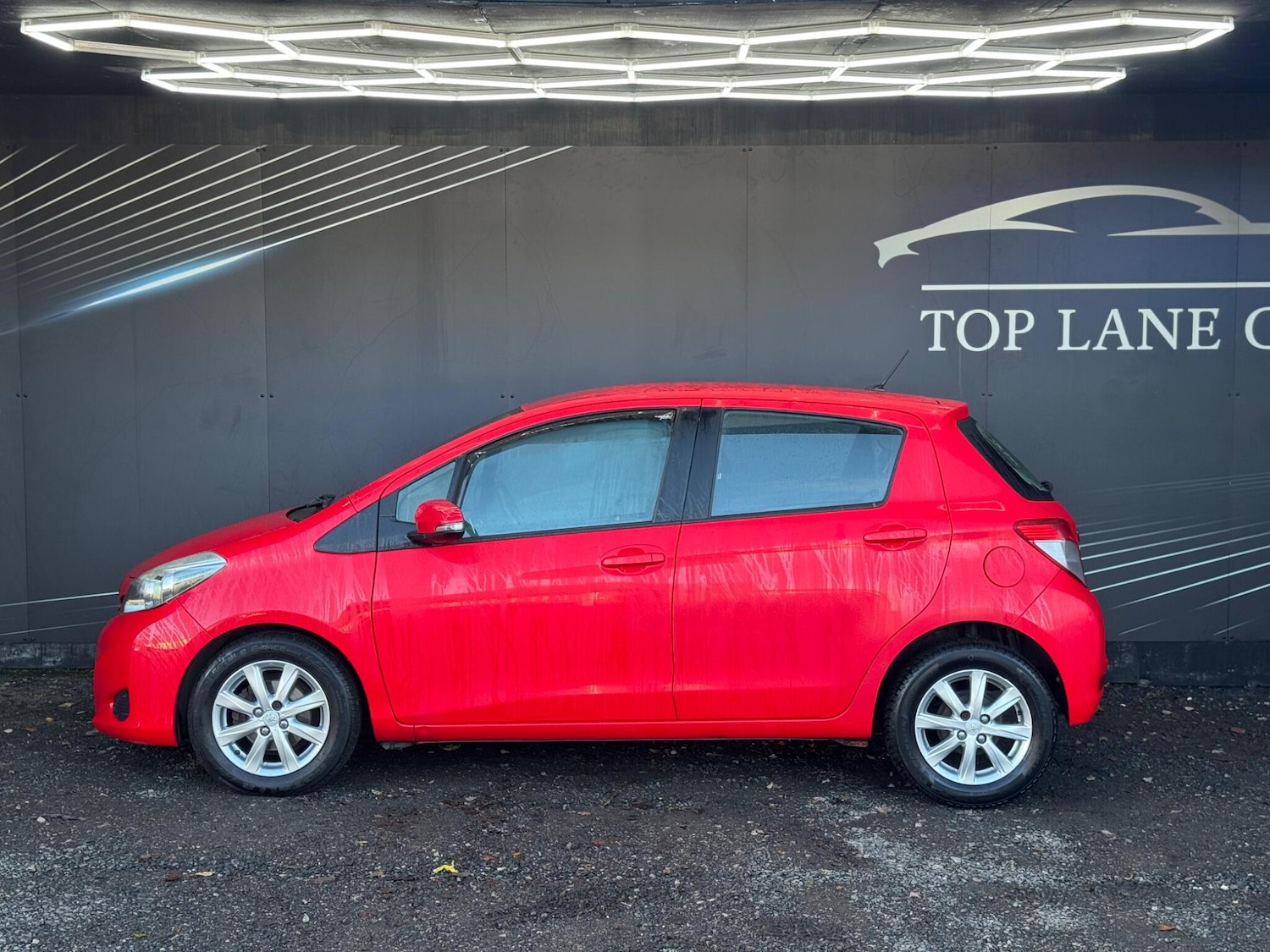 Used Toyota Yaris 2011 for sale - 76926926: Photo 2