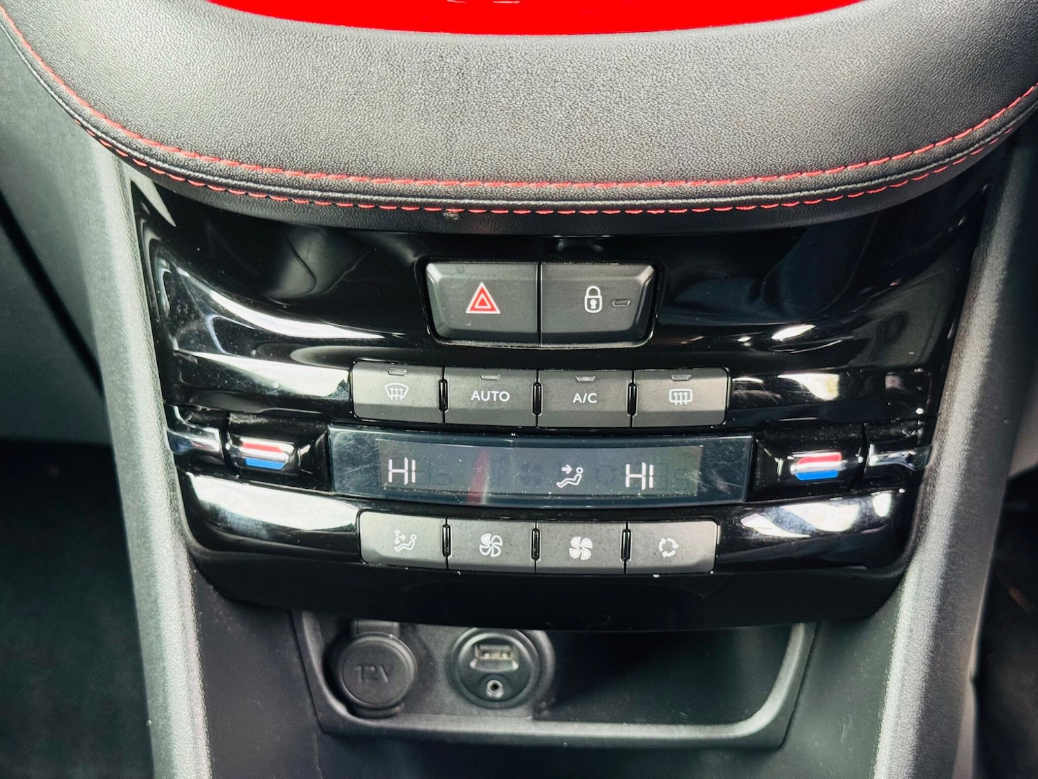 Used Peugeot 208 2015 for sale - 76294661: Photo 25