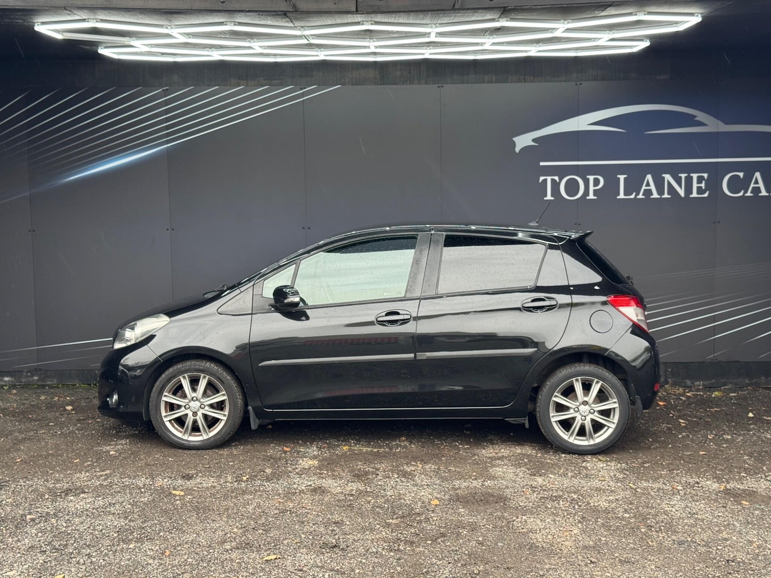 Used Toyota Yaris for sale - 76527915: Photo 2