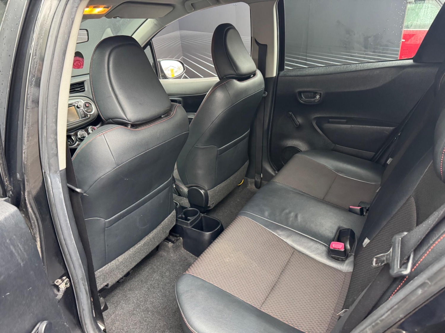 Used Toyota Yaris for sale - 76527915: Photo 36